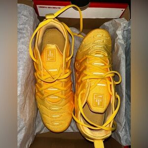 Women’s Nike Vapormax Yolk Color Size 8